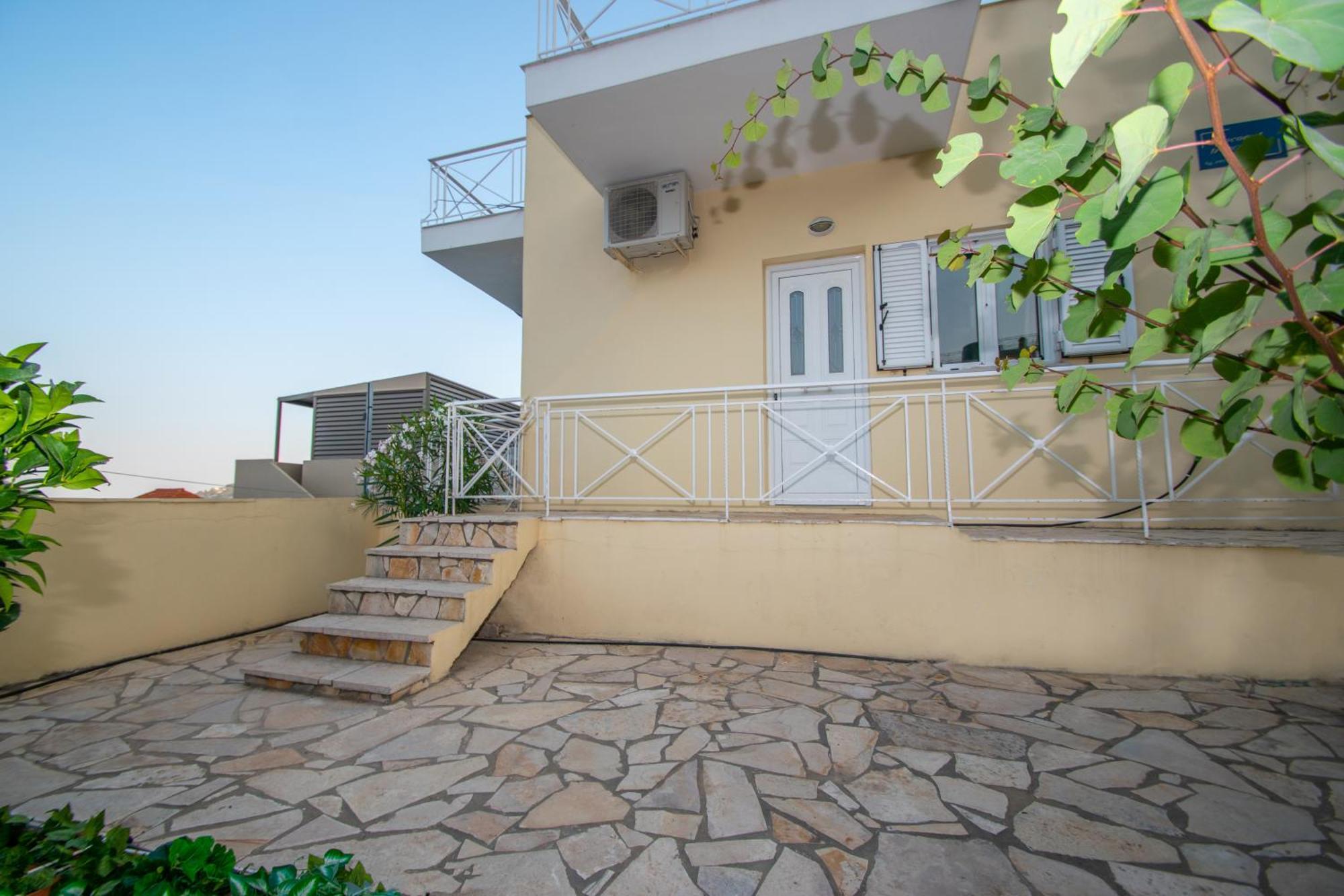 Coconut Tree House With Port View Apartment Закинтос Екстериор снимка
