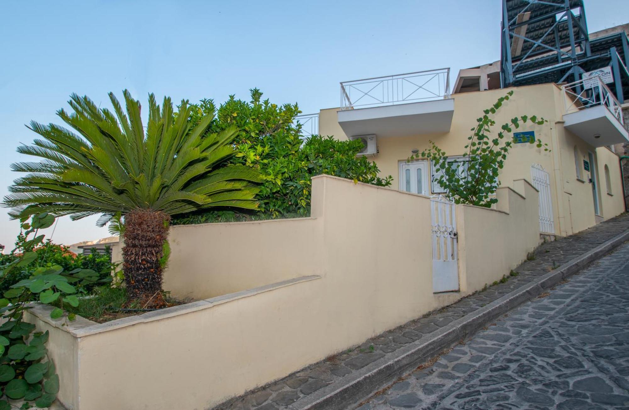 Coconut Tree House With Port View Apartment Закинтос Екстериор снимка