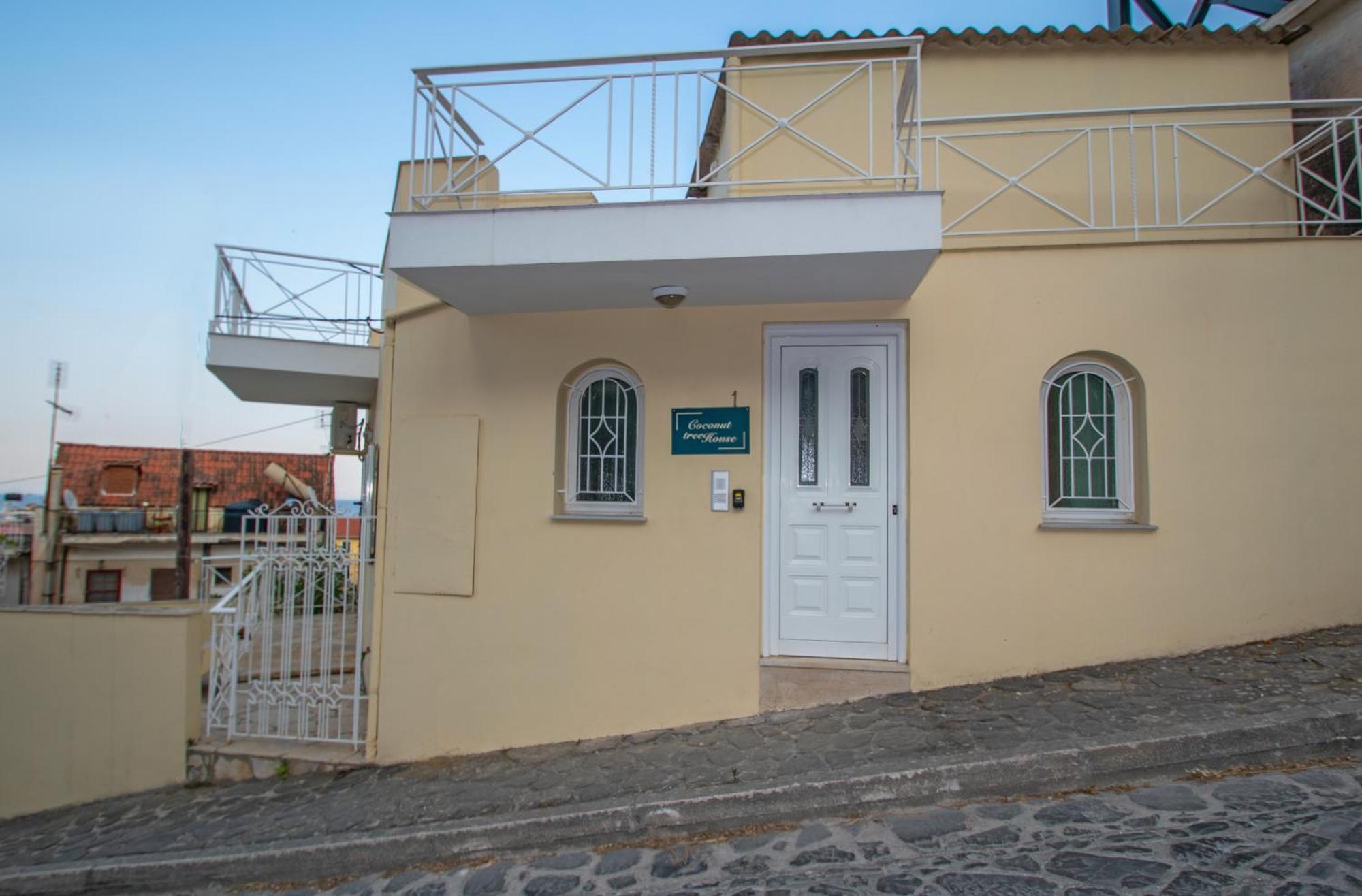 Coconut Tree House With Port View Apartment Закинтос Екстериор снимка