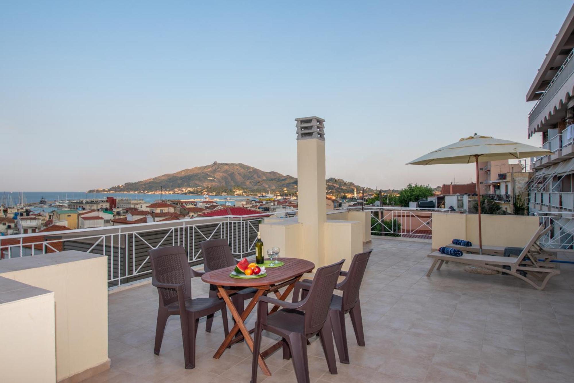 Coconut Tree House With Port View Apartment Закинтос Екстериор снимка