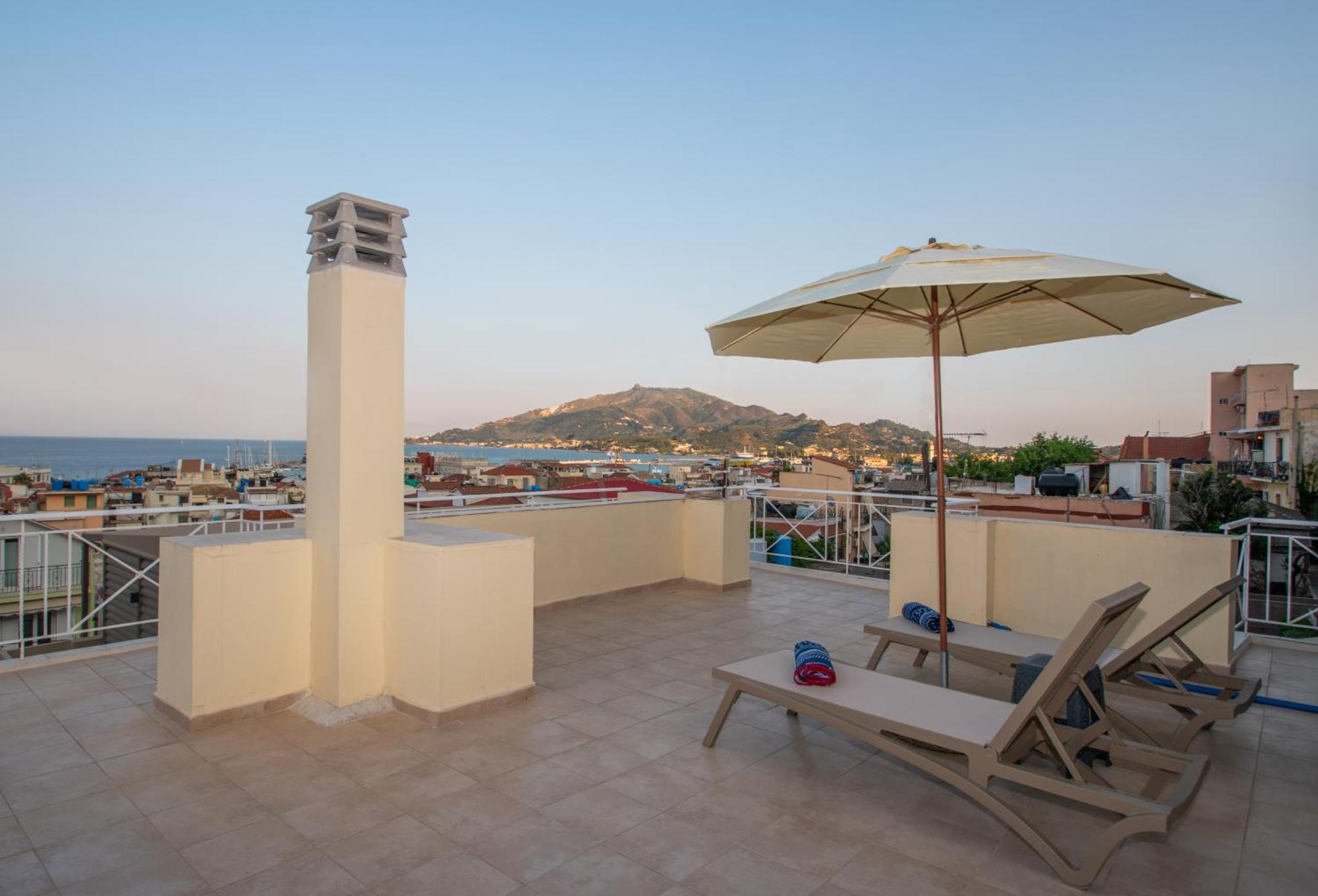 Coconut Tree House With Port View Apartment Закинтос Екстериор снимка